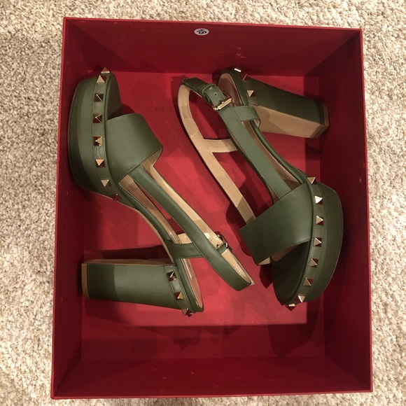 ❌ SOLD ❌ Valentino shies7 (37) - Picture 1 of 5